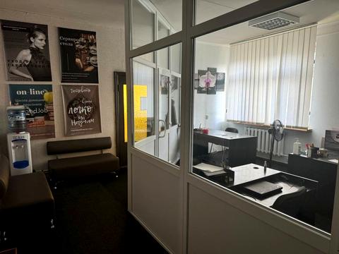 комерційна за адресою Каштанова вул., 6