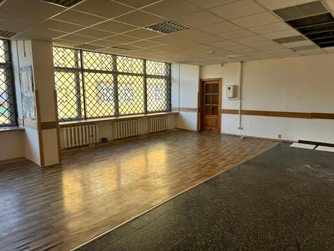 комерційна за адресою Каштанова вул., 6