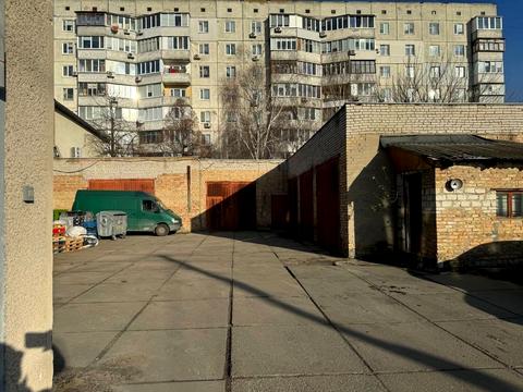 комерційна за адресою Каштанова вул., 6