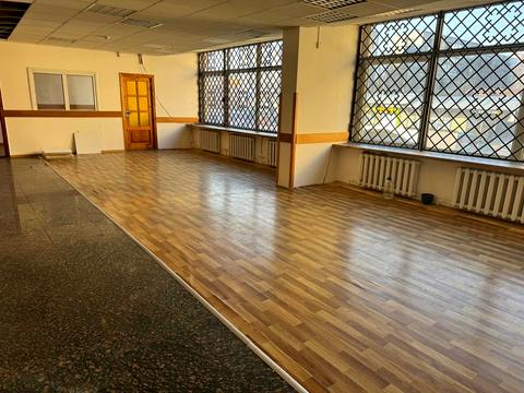 комерційна за адресою Каштанова вул., 6