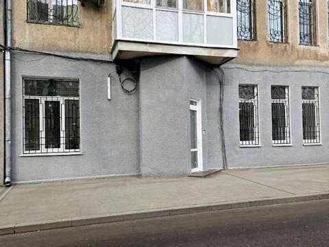 комерційна за адресою Семінарська вул., 4