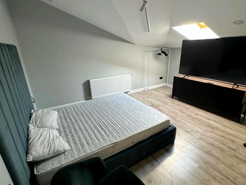 квартира за адресою Пантелеймона Куліша вул., 11