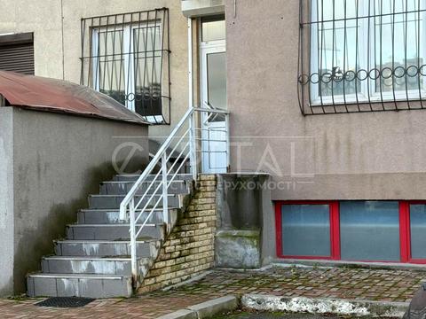 комерційна за адресою Василя Касіяна вул., 2/1