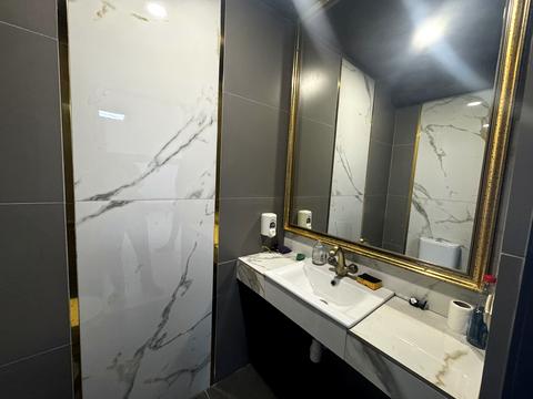 комерційна за адресою Героїв УПА вул., 73