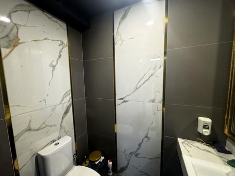 комерційна за адресою Героїв УПА вул., 73