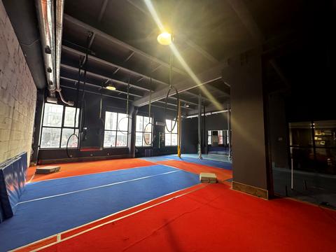 комерційна за адресою Героїв УПА вул., 73