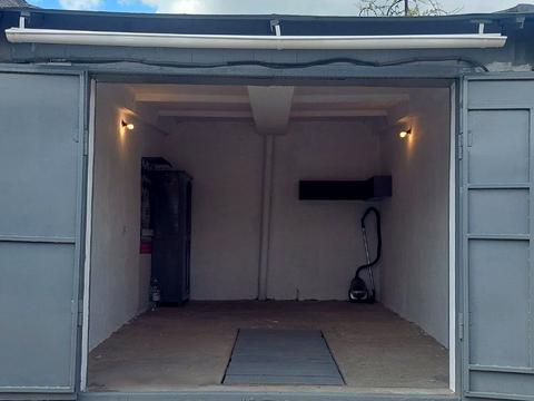 коммерческая по адресу Степана Бандери ул., 63/1б