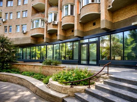 комерційна за адресою Гоголівська вул., 37/2