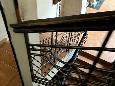 комерційна за адресою Митна пл. (), 2