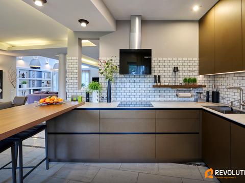 дом по адресу с. Плюты, Київська ул.