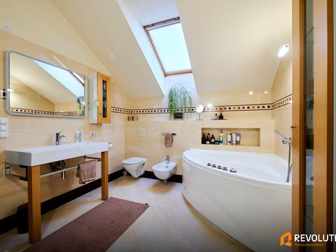 дом по адресу с. Плюты, Київська ул.