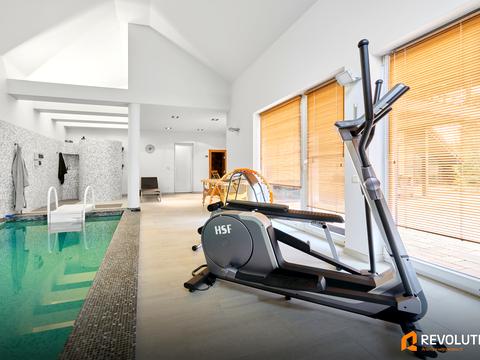 дом по адресу с. Плюты, Київська ул.