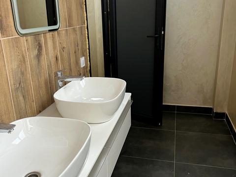 комерційна за адресою Щирецька вул., 37