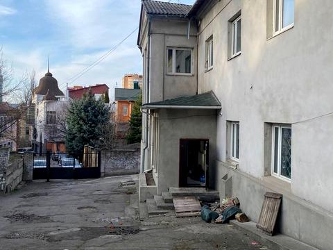 комерційна за адресою Барикадний пров., 5