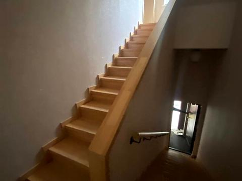 комерційна за адресою Барикадний пров., 5