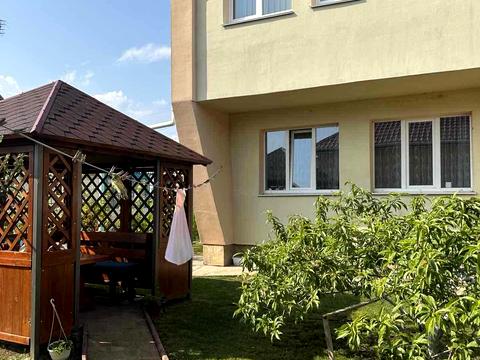 дом по адресу Центральна