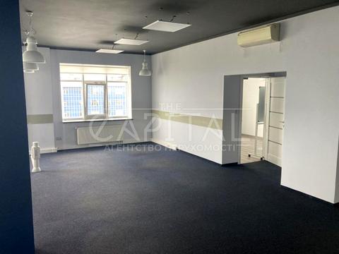комерційна за адресою Дніпровська набережна вул., 1