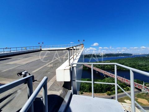 комерційна за адресою Дніпровська набережна вул., 1