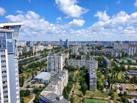 комерційна за адресою Дніпровська набережна вул., 1