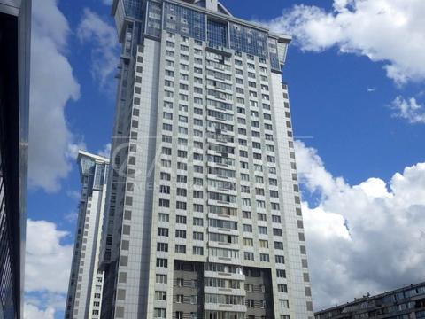 комерційна за адресою Дніпровська набережна вул., 1