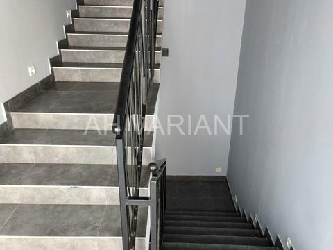 комерційна за адресою Корятовича пл., 33