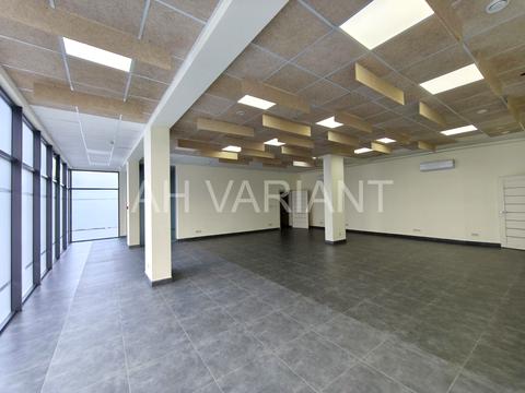 комерційна за адресою Корятовича пл., 33