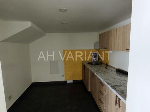 комерційна за адресою Корятовича пл., 33