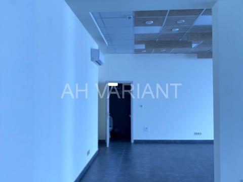 комерційна за адресою Корятовича пл., 33