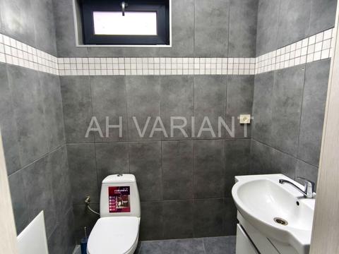 комерційна за адресою Корятовича пл., 33