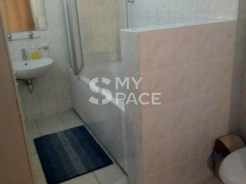 комерційна за адресою Костельна вул., 8