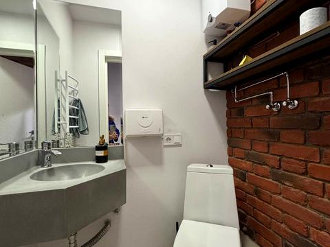 комерційна за адресою Пластова вул. (Остафова), 10