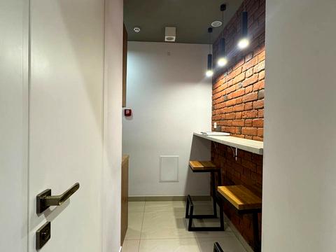 комерційна за адресою Пластова вул. (Остафова), 10