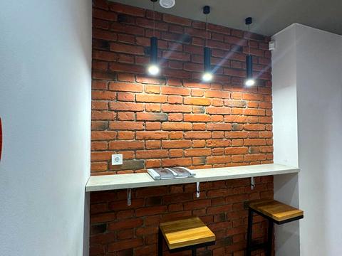 комерційна за адресою Пластова вул. (Остафова), 10