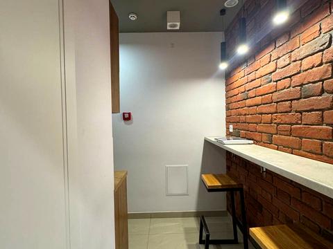 комерційна за адресою Пластова вул. (Остафова), 10