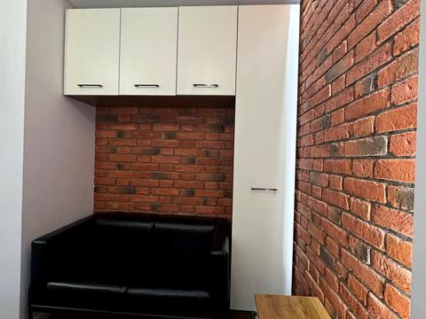 комерційна за адресою Пластова вул. (Остафова), 10