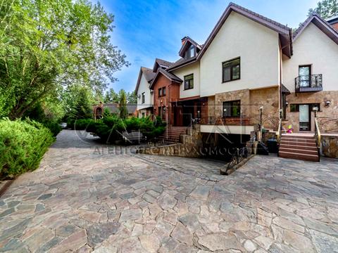 будинок за адресою Козин