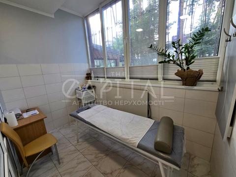 комерційна за адресою 11-та Лінія вул., 4