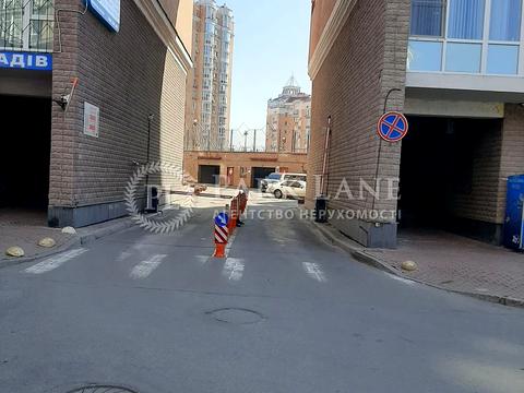 паркоместо по адресу Владимира Ивасюка просп. (Героїв Сталінграду), 8