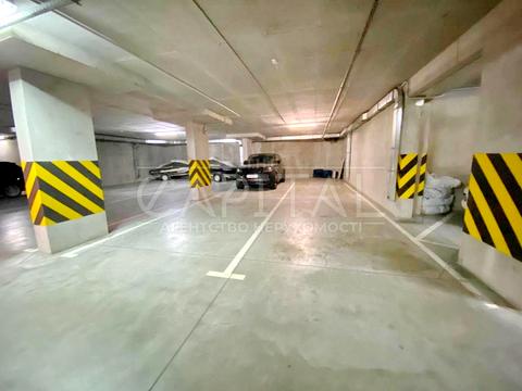 паркомісце за адресою Джона Маккейна вул. (Івана Кудрі), 7