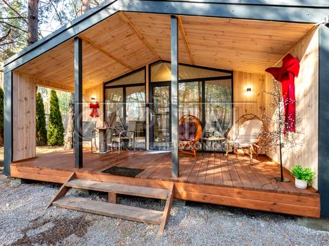 комерційна за адресою Покровська вул., 2