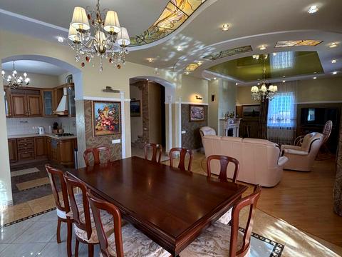 будинок за адресою Олени Теліги вул.