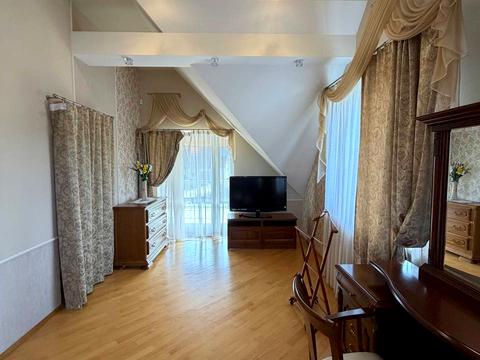 будинок за адресою Олени Теліги вул.