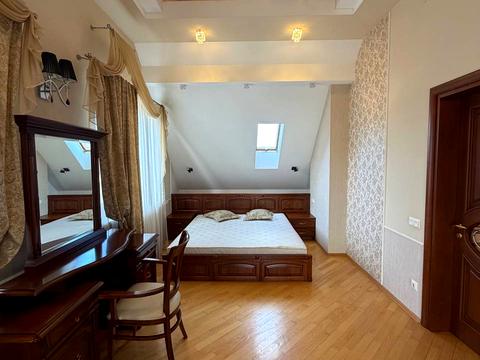 будинок за адресою Олени Теліги вул.