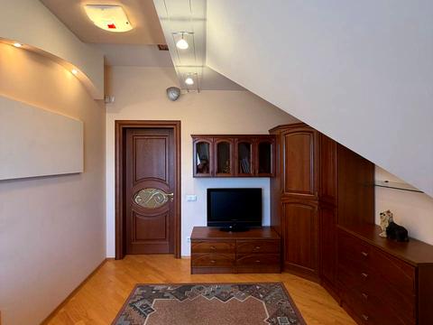 будинок за адресою Олени Теліги вул.