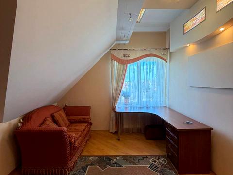 будинок за адресою Олени Теліги вул.