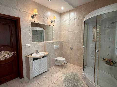 будинок за адресою Олени Теліги вул.