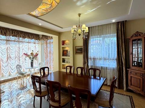 будинок за адресою Олени Теліги вул.