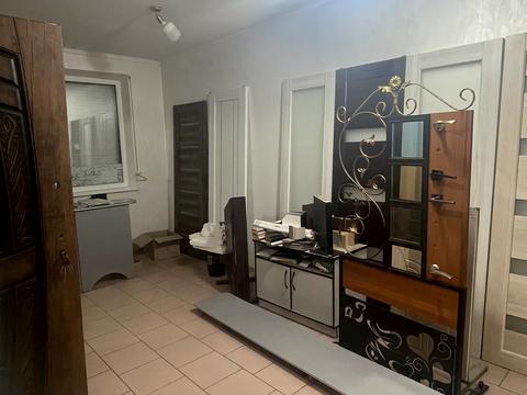 комерційна за адресою Свободи просп., 142