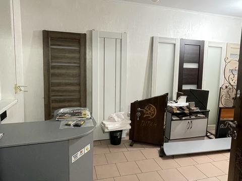 комерційна за адресою Свободи просп., 142