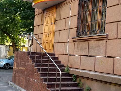 комерційна за адресою Дмитра Яворницького просп. (Карла Маркса), 115